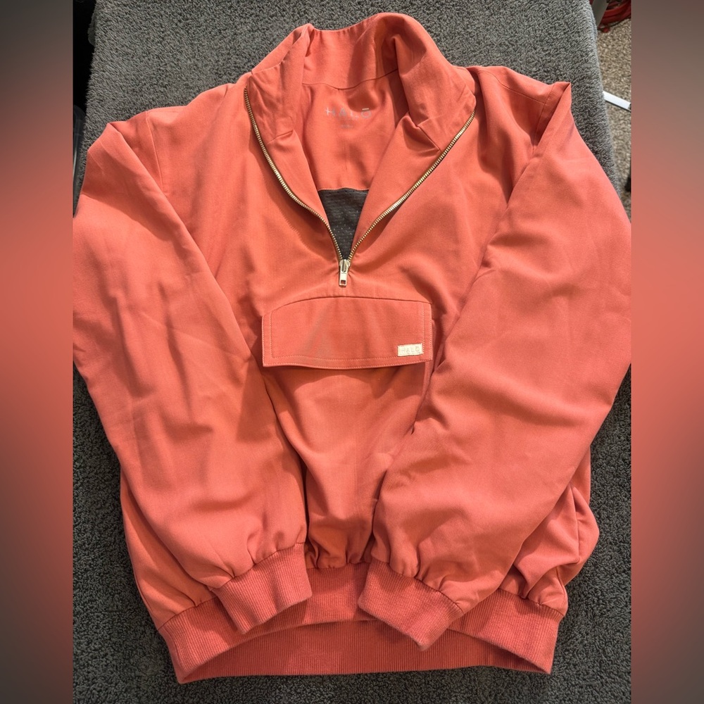 Halo Coral Formation Jogger Top Scrub- Size S‎